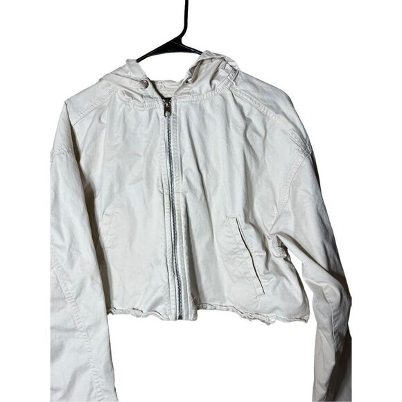 BDG Cropped Raw Hem Cut Off Lightweight Jacket Size M - Picture 2 of 10